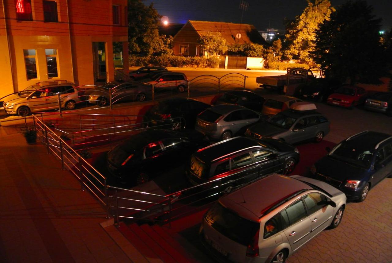 Pensiune Roua Arad Bagian luar foto