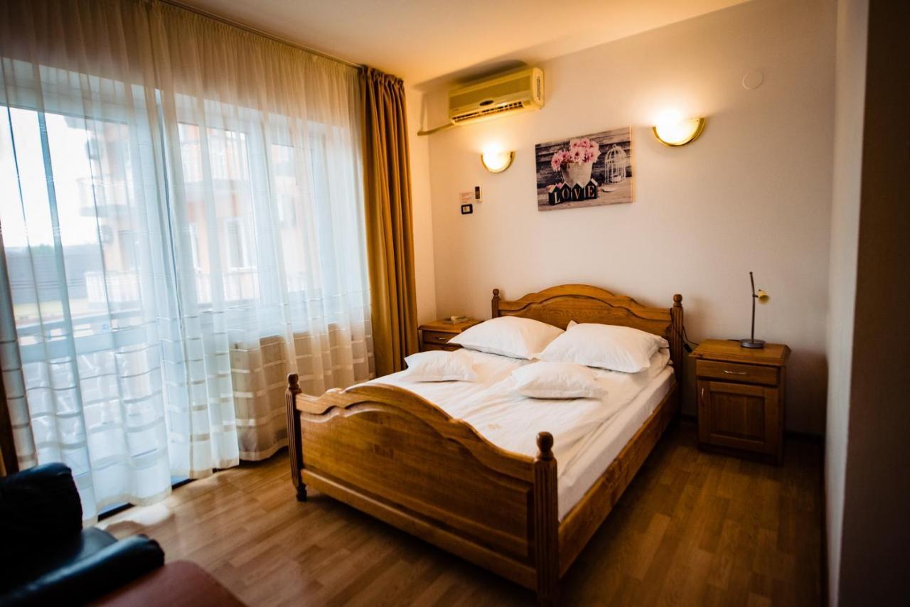 Pensiune Roua Arad Bagian luar foto