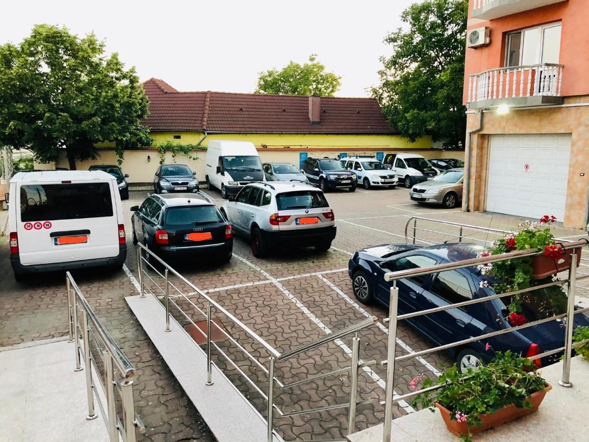 Pensiune Roua Arad Bagian luar foto