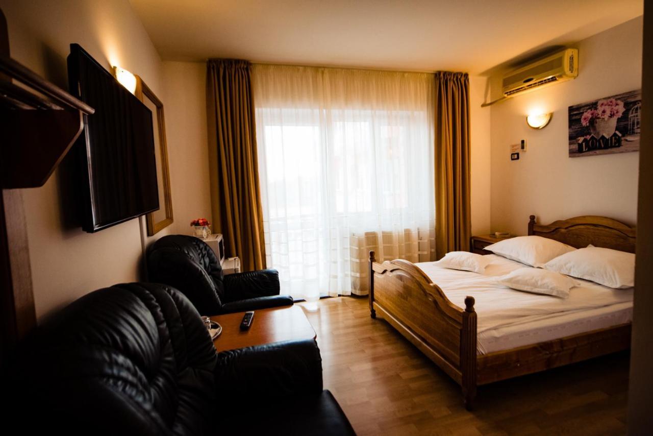 Pensiune Roua Arad Bagian luar foto