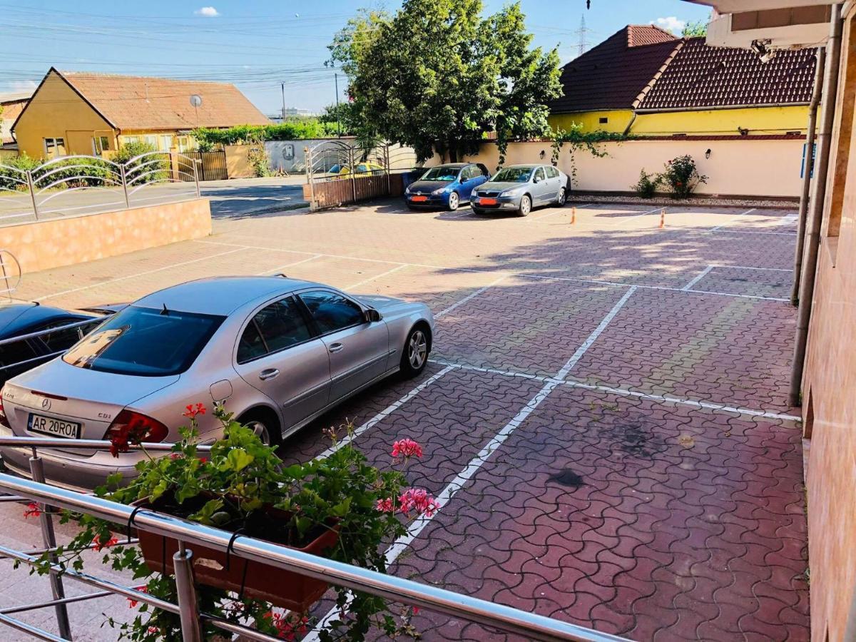 Pensiune Roua Arad Bagian luar foto